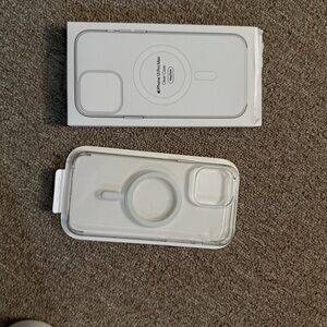 Apple MagSafe Clear Case for iPhone